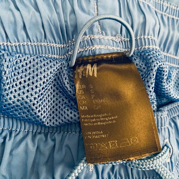 Royal blue swim trunk with mesh lining , great condition and vivid color - Picture 3 of 3